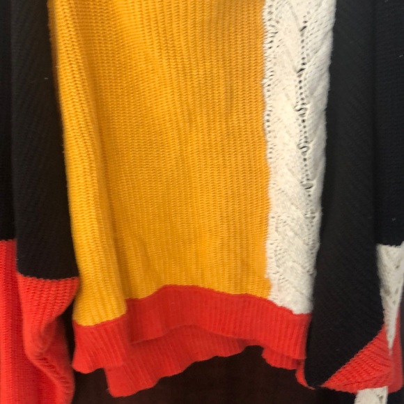 Moon&Madison Asymmetrical Sweater - Picture 4 of 6